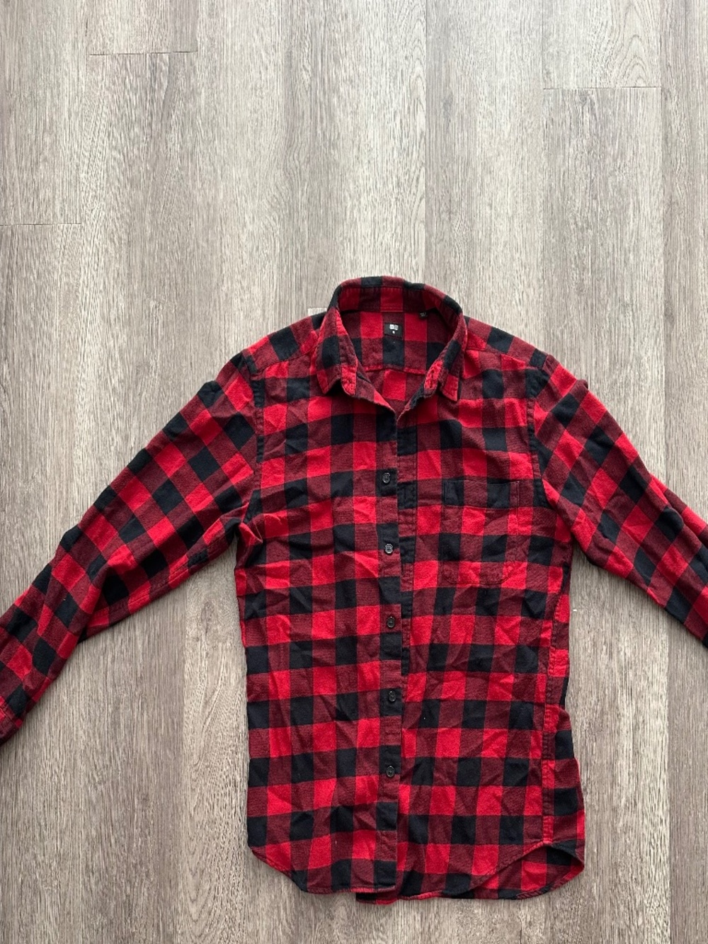 Uniqlo Men’s Red Plaid shirt (size M)
